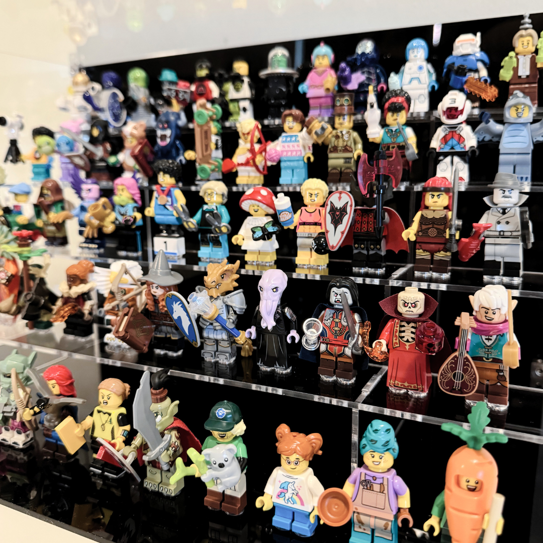 The Goliath Display (60 Minifigs)