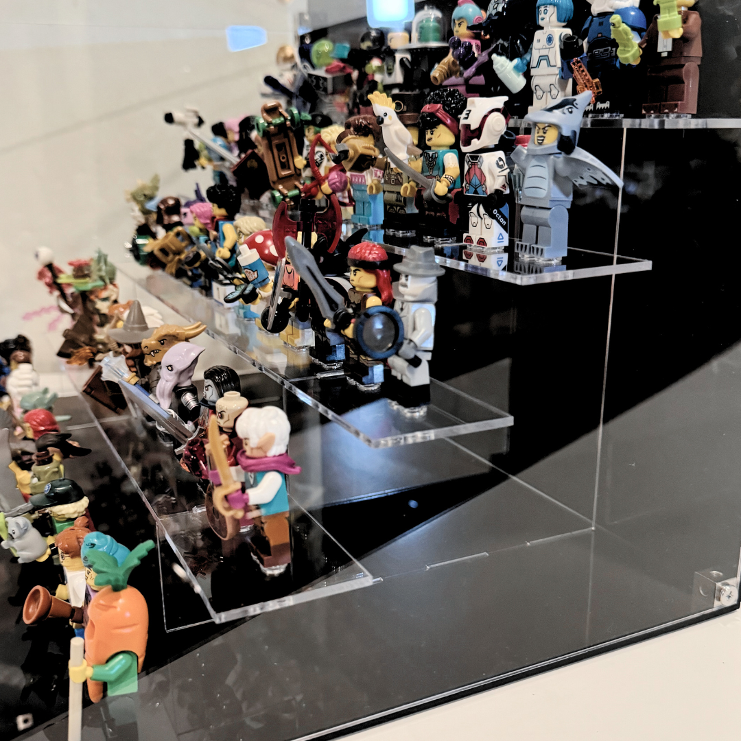 The Goliath Display (60 Minifigs)